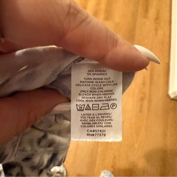 ANN TAYLOR PUFF SHOULDER TURTLENECK TOP SIZE XS - Picture 5 of 5